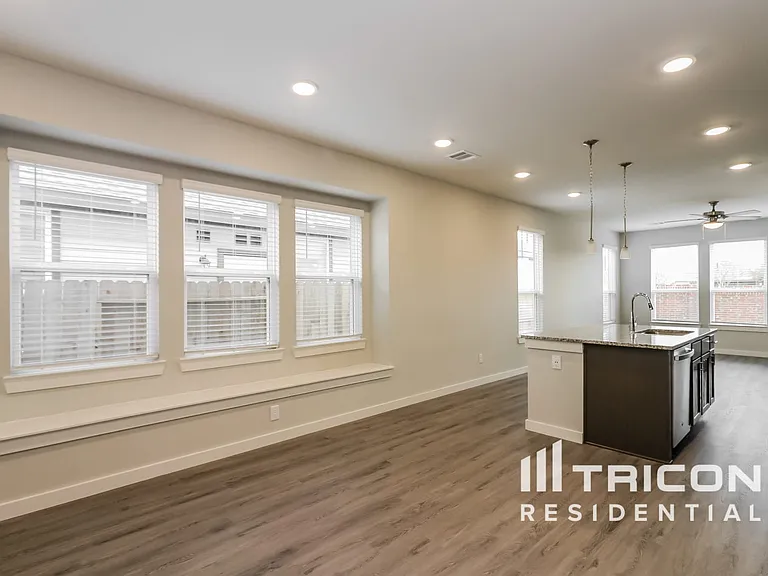 Tricon Veranda — Photo 102