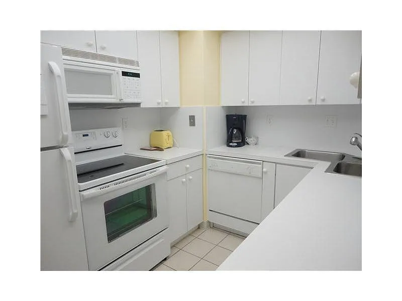 Building Photo - 4010 Galt Ocean Dr #101