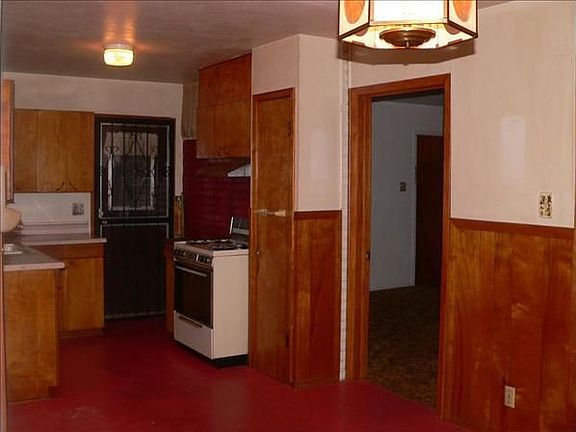4th image of 5006 Mary Diane Dr