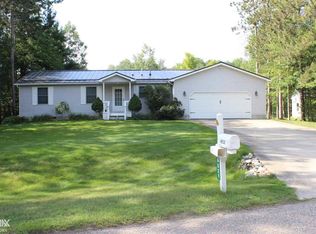 6521 Ohls Dr, Weidman, MI 48893