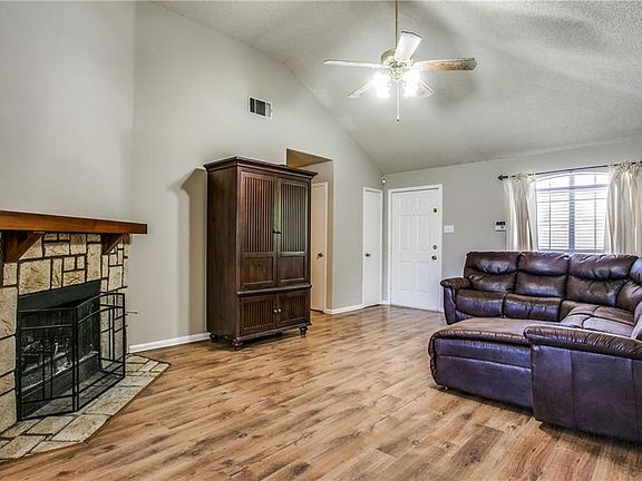 4th image of 1605 Cool Springs Dr