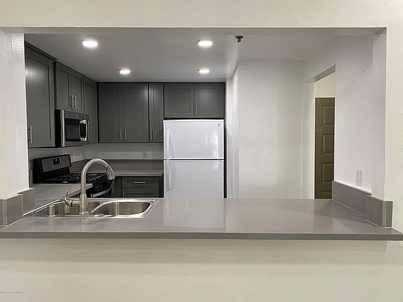 5th image of 2900 Mortrose Ave #408