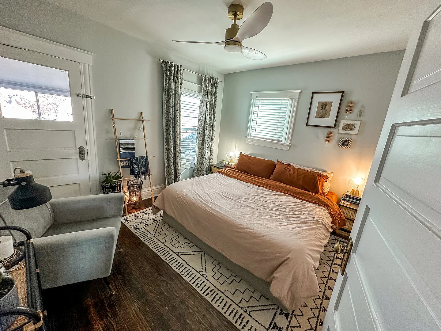 Large Single Family Home with Fenced Yard — Photo 4