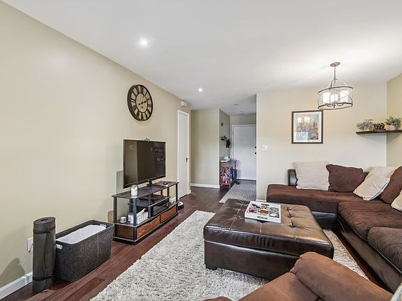 2nd image of 153 Irvington Ave #102-2