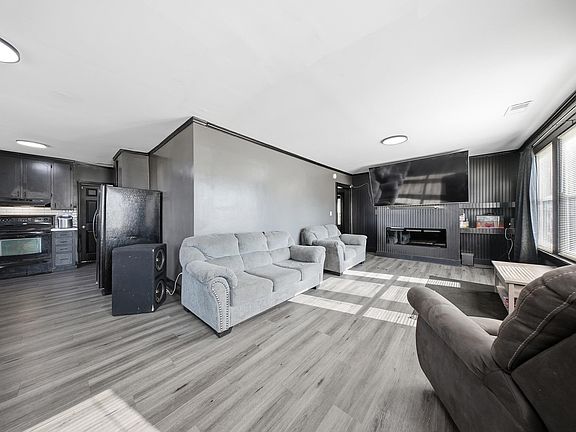 3rd image of 4009 College St