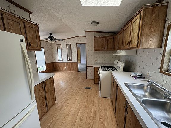 4th image of 26 Blue Bird Ln #26BLUE