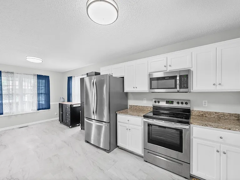 1283 Carnation Ct — Photo 11