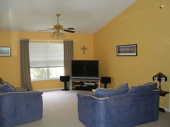 Living Room - 27x13
