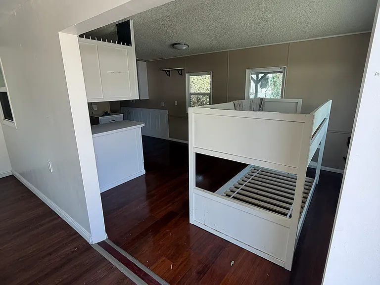 27105 Jarvis St — Photo 3