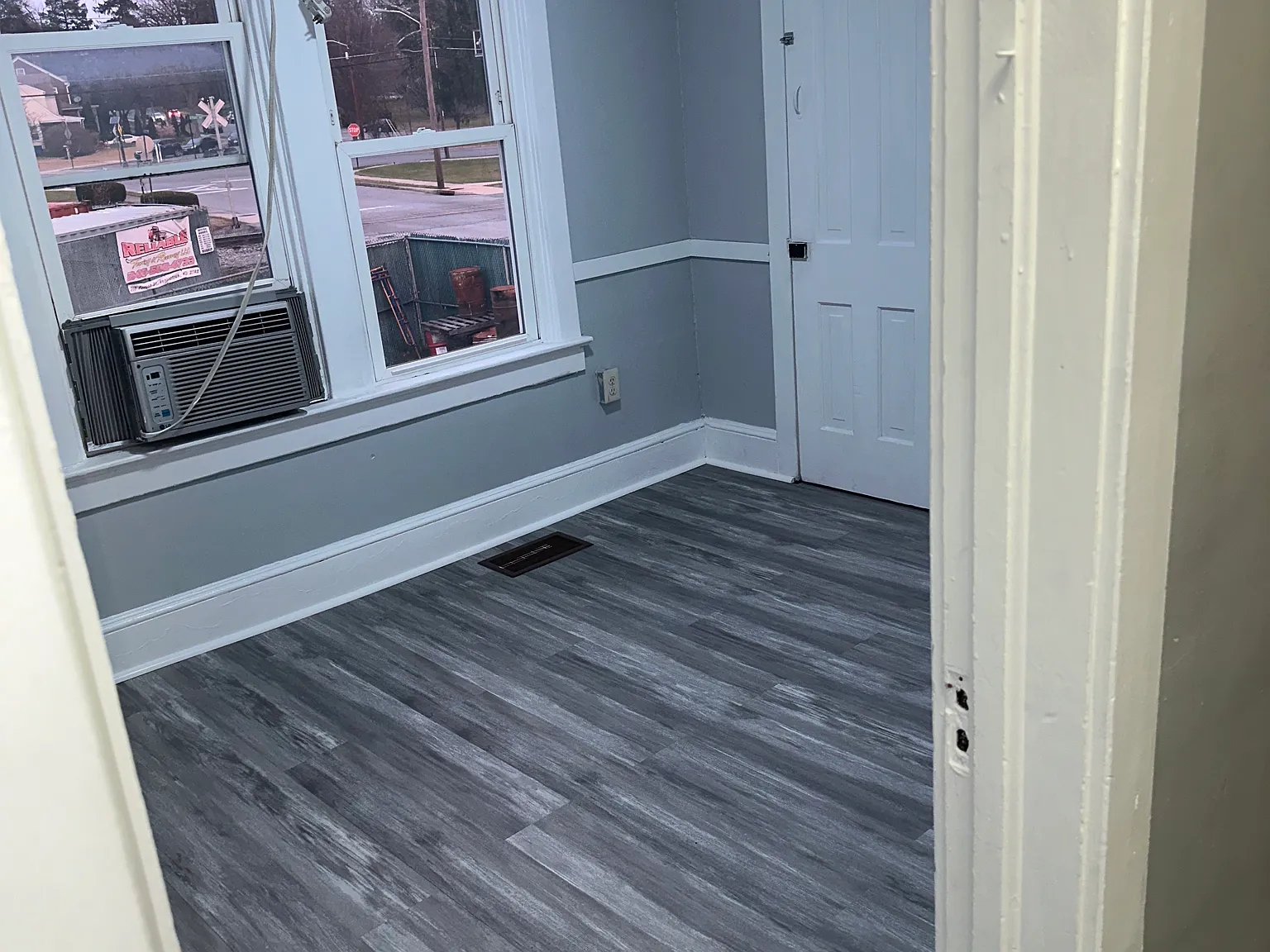 711 Forest Dr — Photo 1