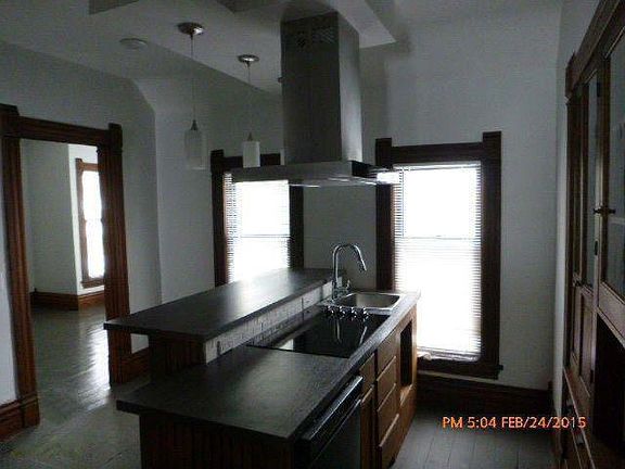3rd image of 825 Dayton St SW