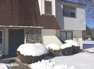 2 Pointe Cir S, Coram, NY 11727