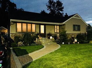 1904 Camp Ave, Merrick, NY 11566