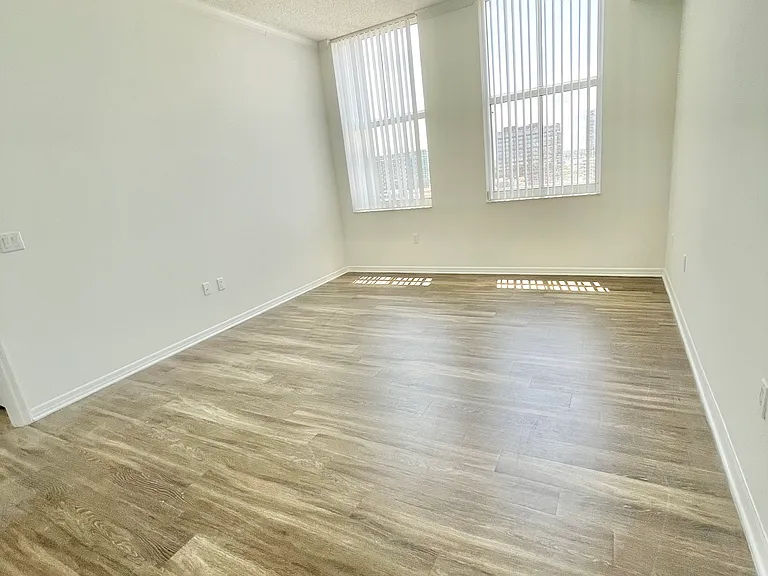 255 Evernia St #1514 — Photo 13