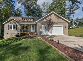 15 Parrot Rd, Candler, NC 28715