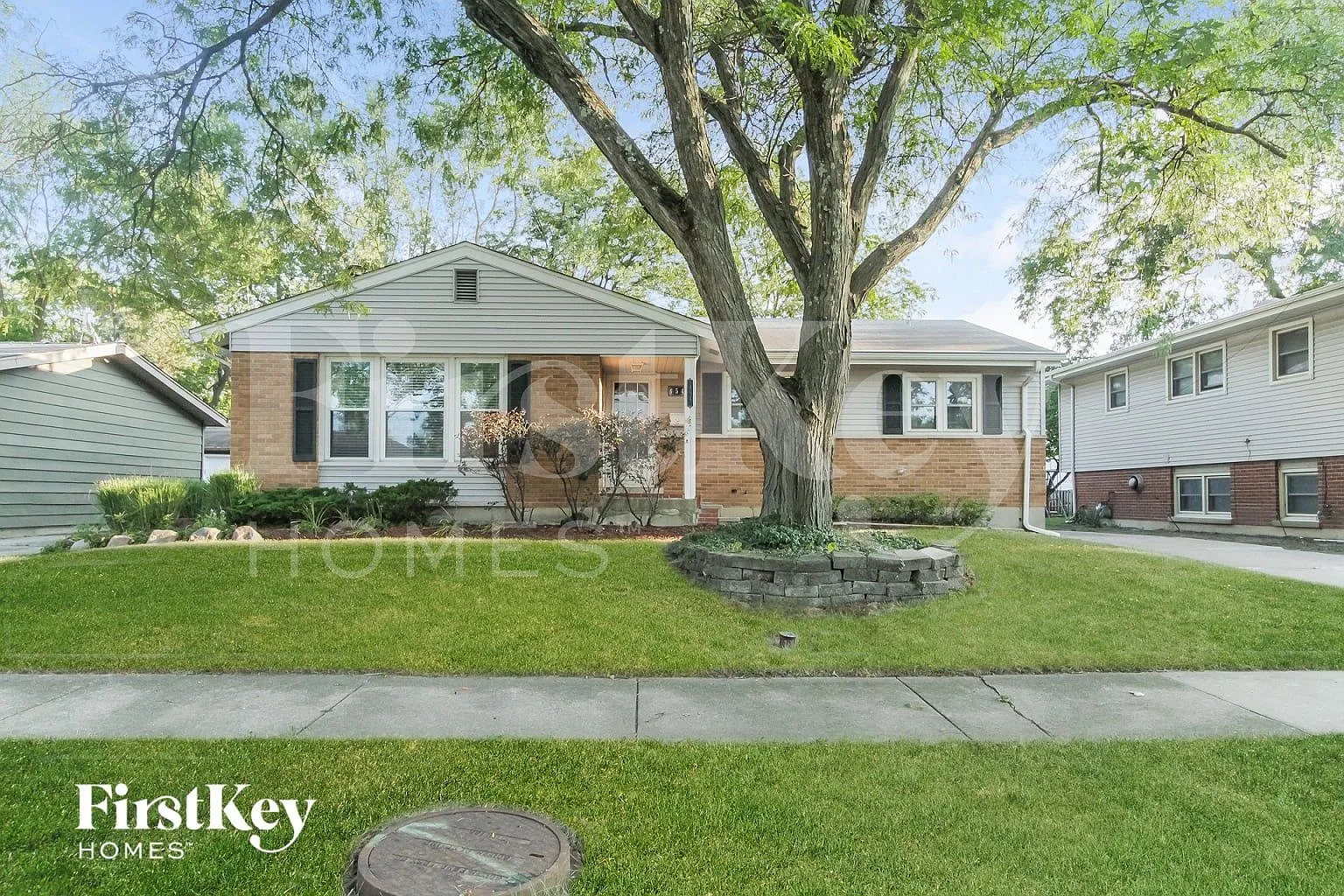 3 bed, 1.5 bath, 1347 sqft, $2,355 — Photo 2