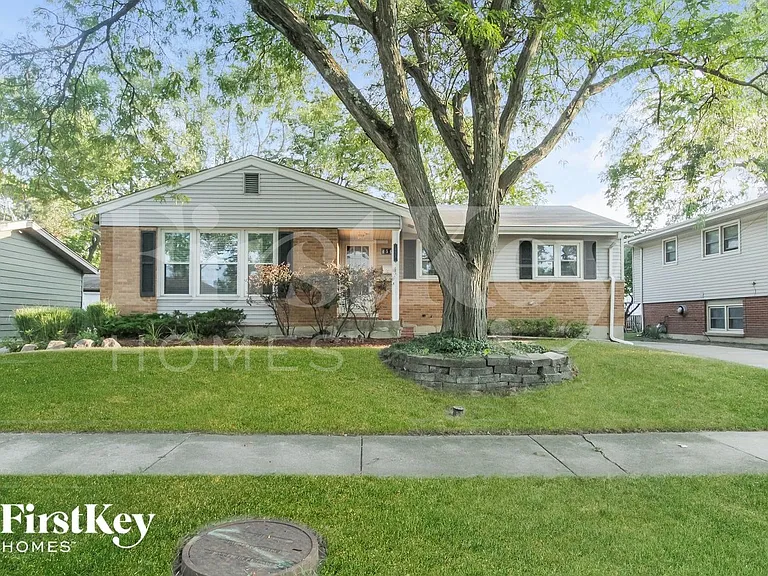 454 Springfield St — Photo 2