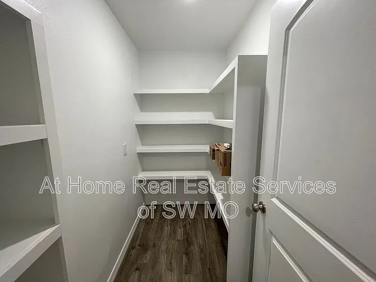 327 Forest Hollow St — Photo 10