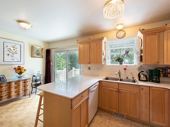 3rd image of 2820 Hackney Ct