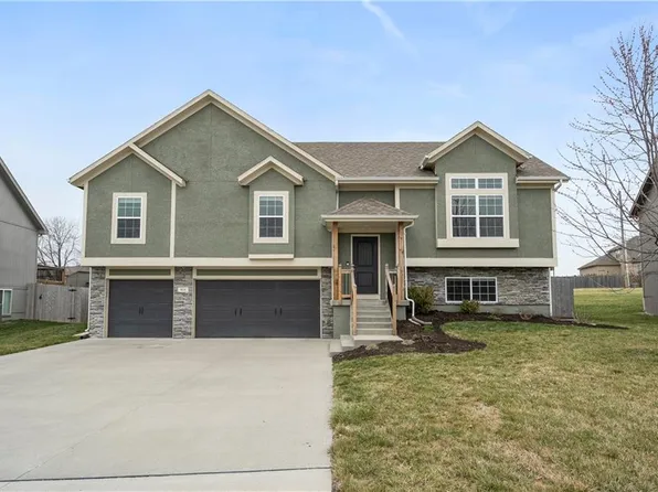 824 Cedar Ridge Dr, Raymore, MO 64083