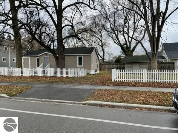 710 S Barlow St, Traverse City, MI 49686