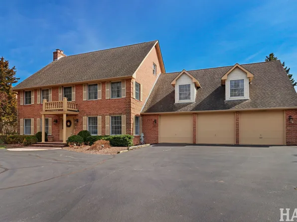 2916 N Bayview Ln, McHenry, IL 60051