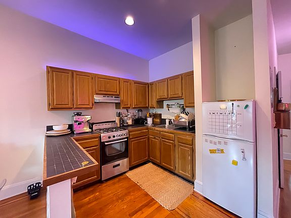 4th image of 219 Sackett St APT 3