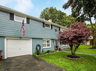 2 Hull Dr, Saugus, MA 01906