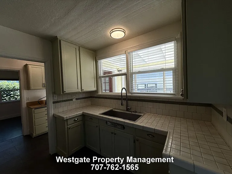 220 Payran St — Photo 16