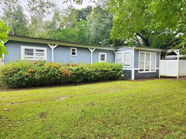 106 Helen St, Leesburg, GA 31763
