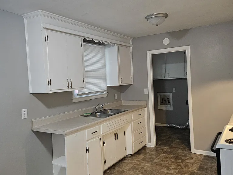 14 Fountainbleau Rd — Photo 3