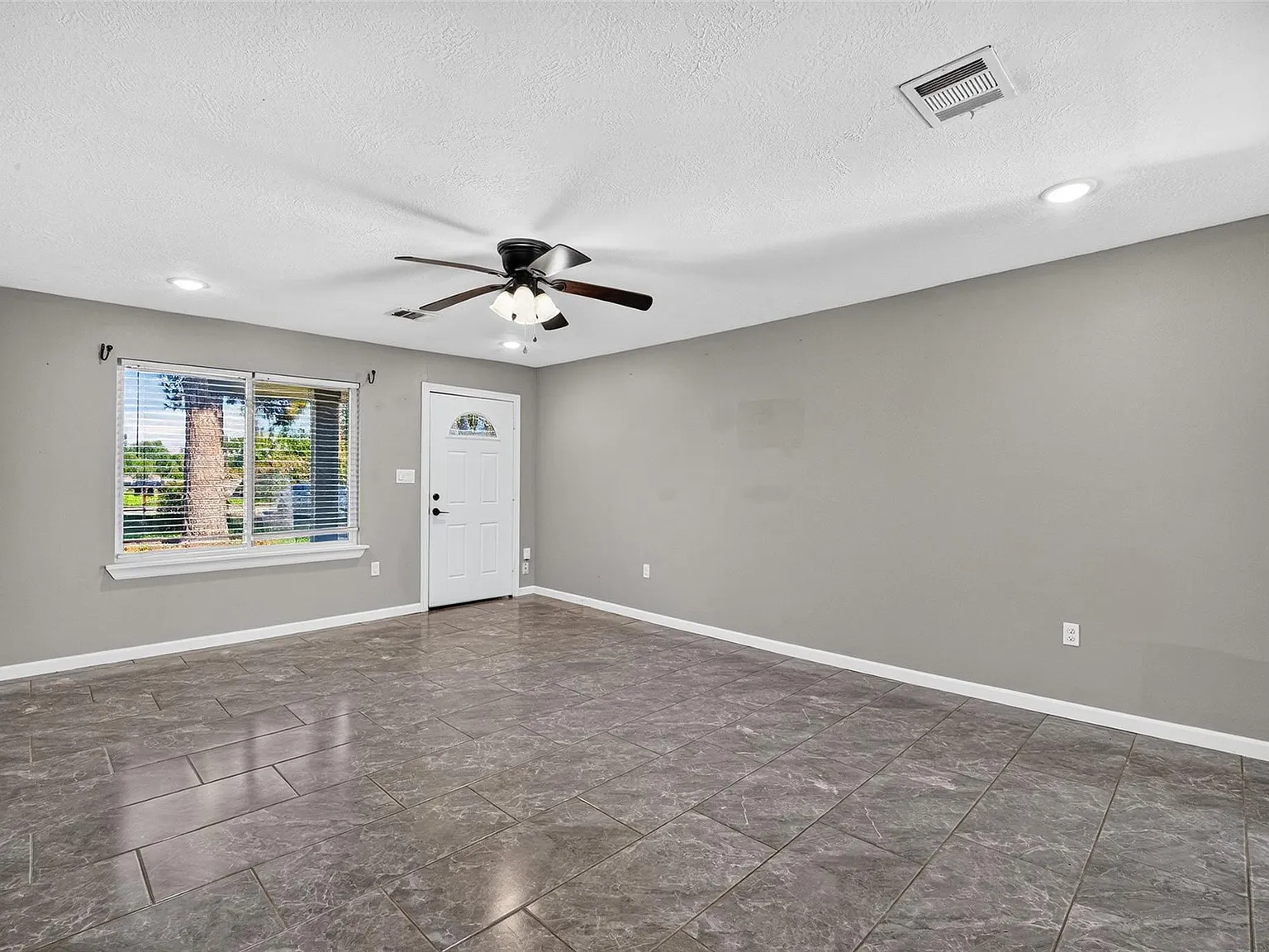 3 bed, 2.0 bath, 1474 sqft, $1,850 — Photo 3