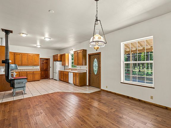 5th image of 273 Fawn Ln