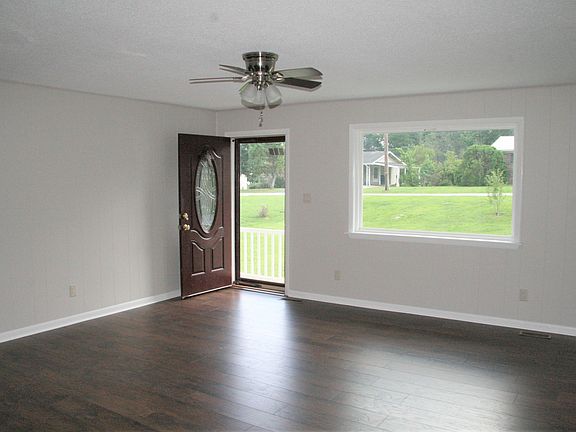 3rd image of 543 Hillcrest Dr