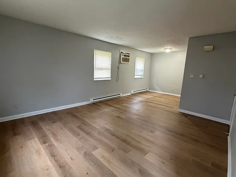 1324 Cherry Hill Dr — Photo 3