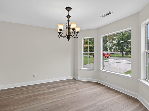 3rd image of 3881 Shenandoah Dr