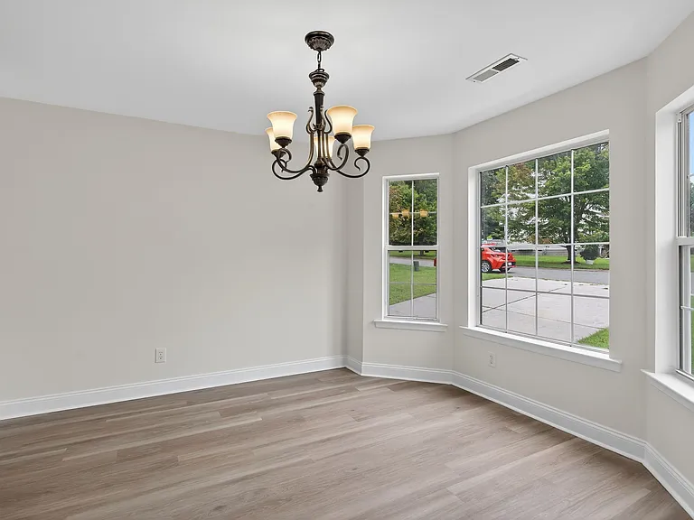 3881 Shenandoah Dr — Photo 3