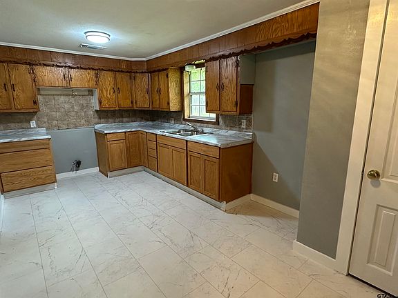 5th image of 701 N Pineda St