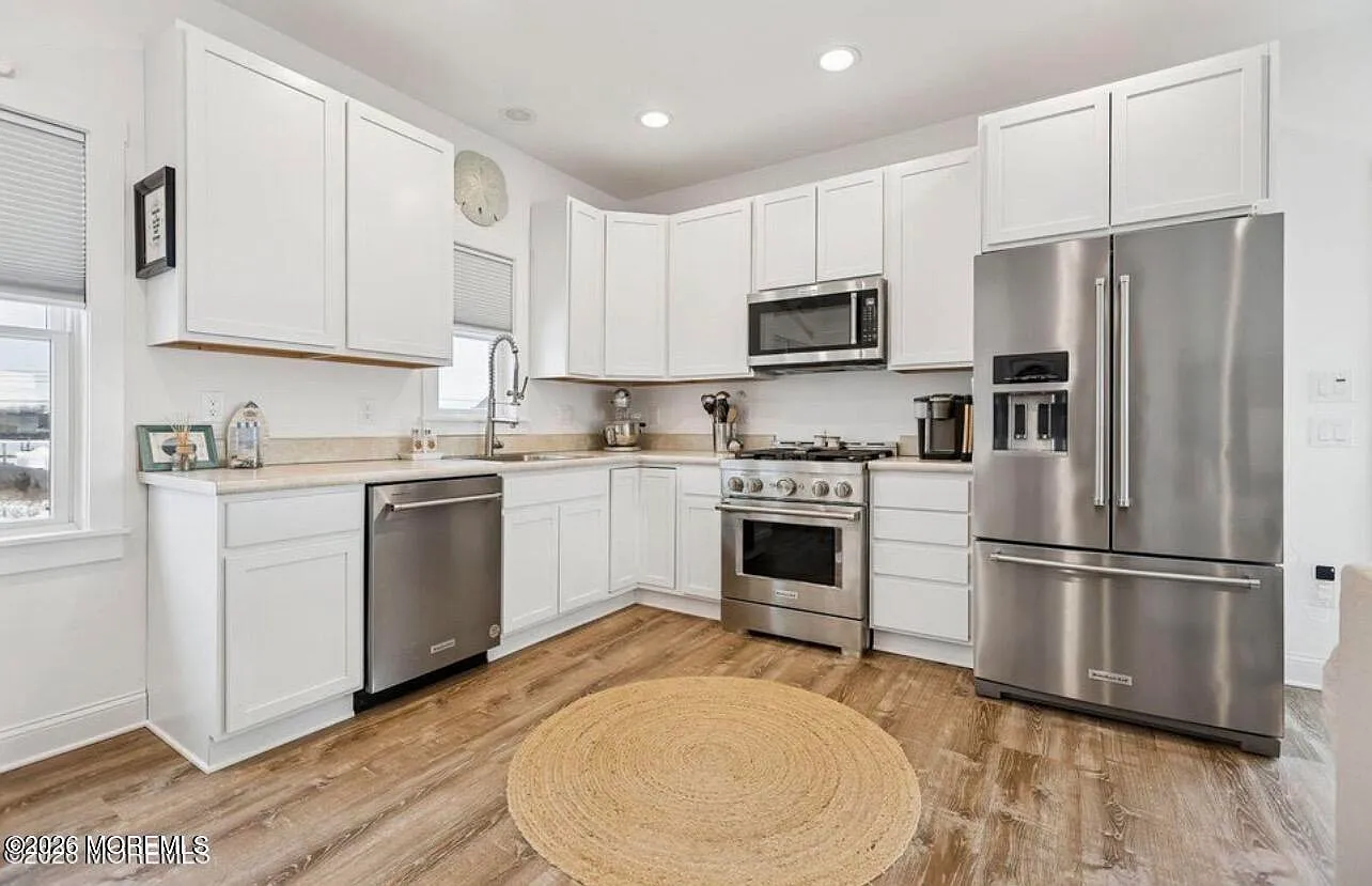 3 bed, 1056 sqft, $3,500 — Photo 3