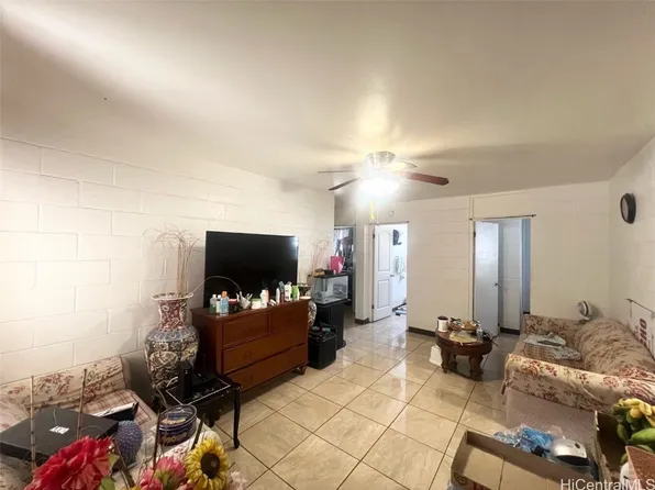 94-245 Leowahine St #1007, Waipahu, HI 96797