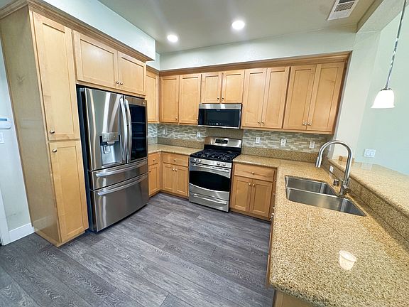 4th image of 3763 Klamath Ln