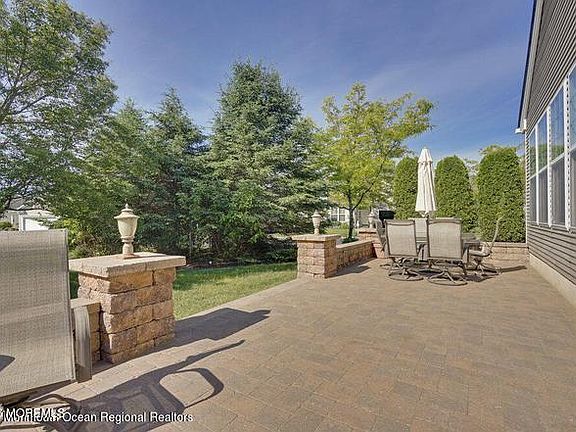 2nd image of 2 Marlow Dr