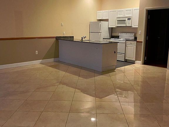 5th image of 1001-13 Chestnut St #403W