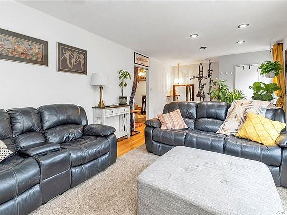 3rd image of 25231 72nd Ave