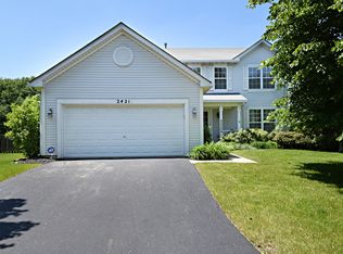 2421 Smithfield Ct, Aurora, IL