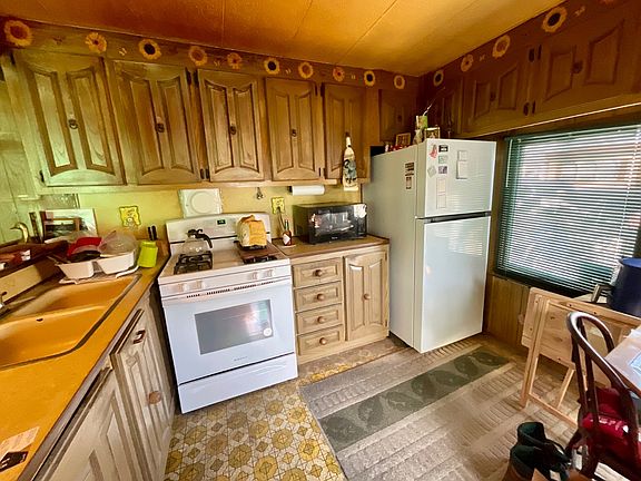 4th image of 322 Lucky Ln