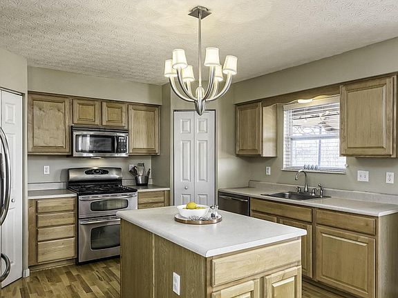 5th image of 1083 Drayson Dr