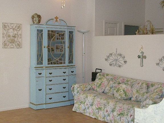 Lg family room with plant shelves