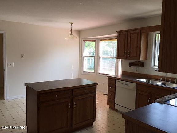 3rd image of 5080 Summerfield Dr