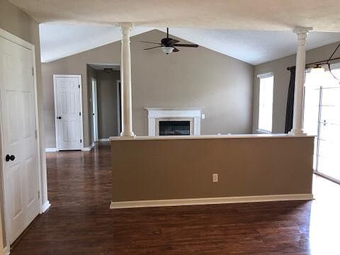 3rd image of 3908 Rosebank Cir